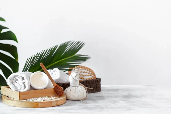 Aromatherapy massage in Shaheen Bagh using essential oils for mood relaxation and mental clarity.