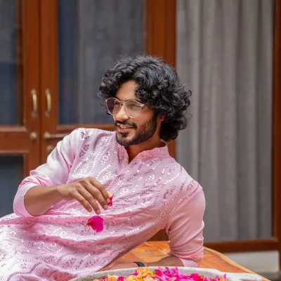 Karol Bagh client sharing feedback on doorstep male-to-male massage experience