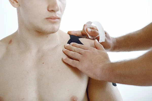 Professional deep tissue male massage in South Extension for chronic pain relief and muscle tension.