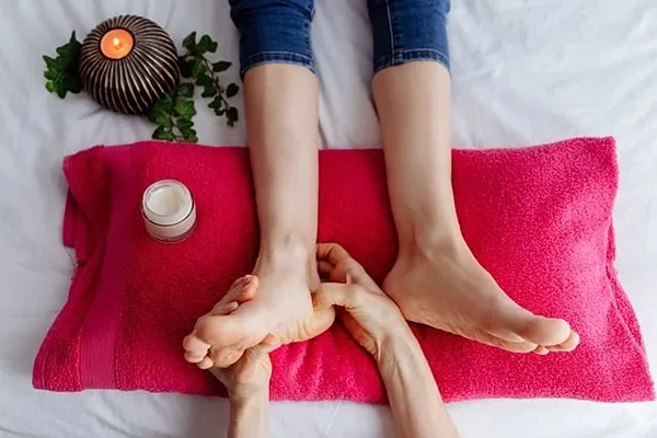 Foot reflexology massage in Delhi NCR targeting pressure points for full-body organ wellness.