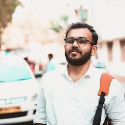 Review of male full-body massage in South Extension by Rajesh Mehta for stress relief and muscle tension.