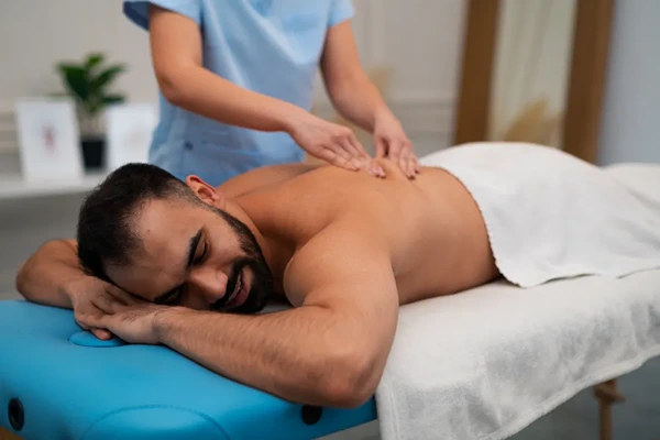 Discreet male-to-male home massage service in South Extension 2 providing privacy and professional spa therapy at home.