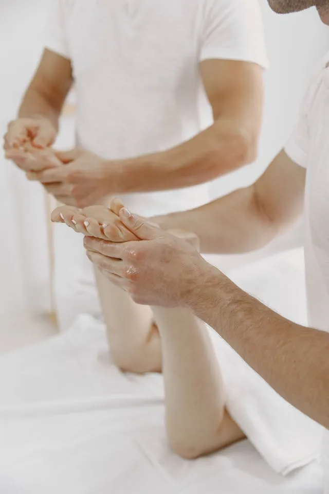 Specialized executive stress relief and sports recovery massage for men in Hauz Khas Delhi.